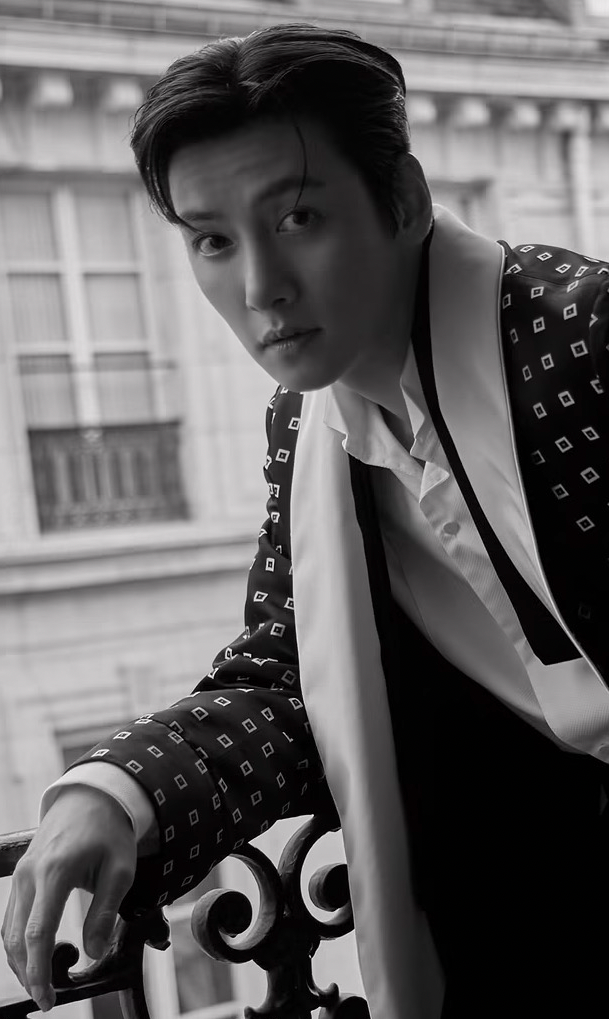 Behind-the-scenes cut of Ji Changwook