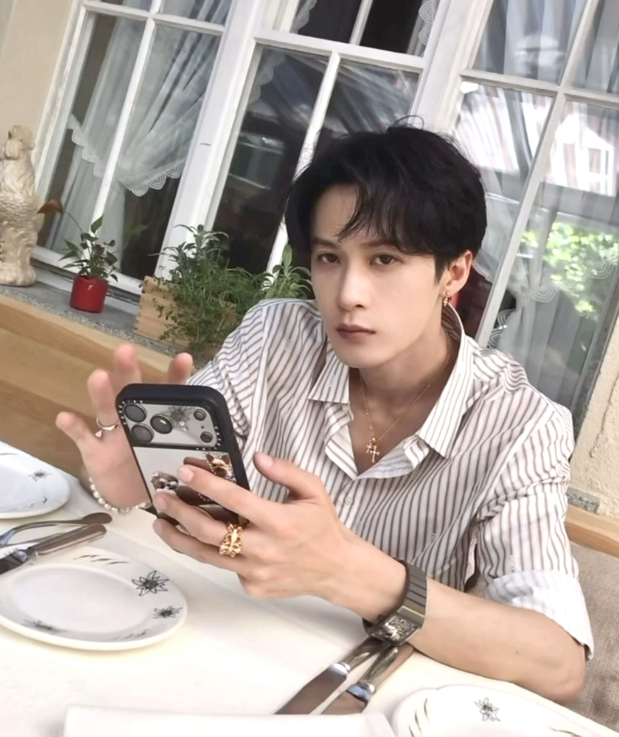 Behind-the-scenes cut of Tan Jianci