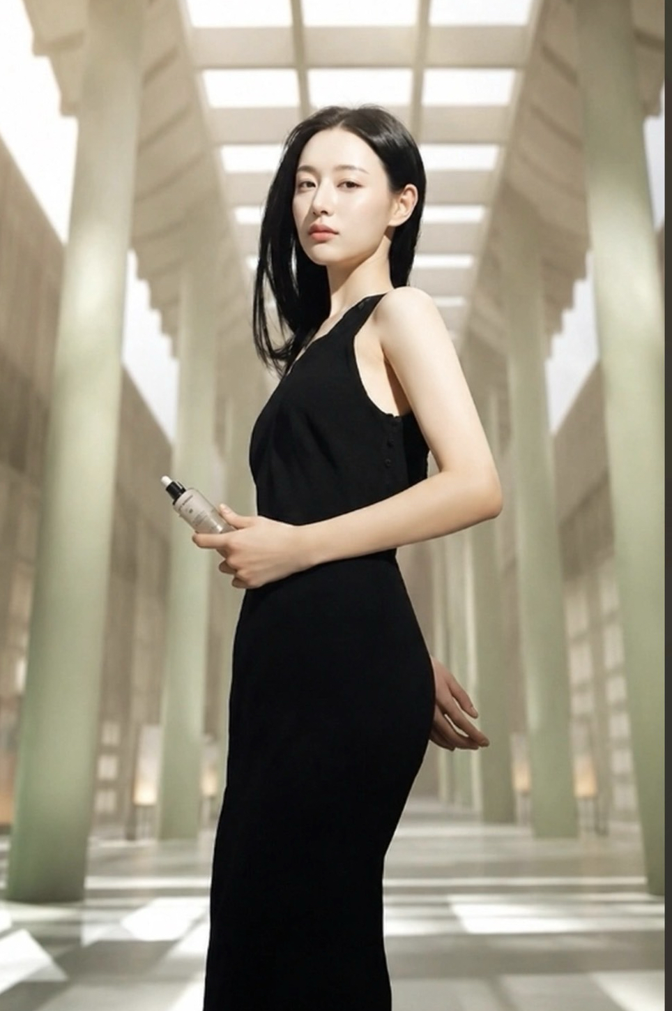 Behind-the-scenes cut of Kim Jiwon