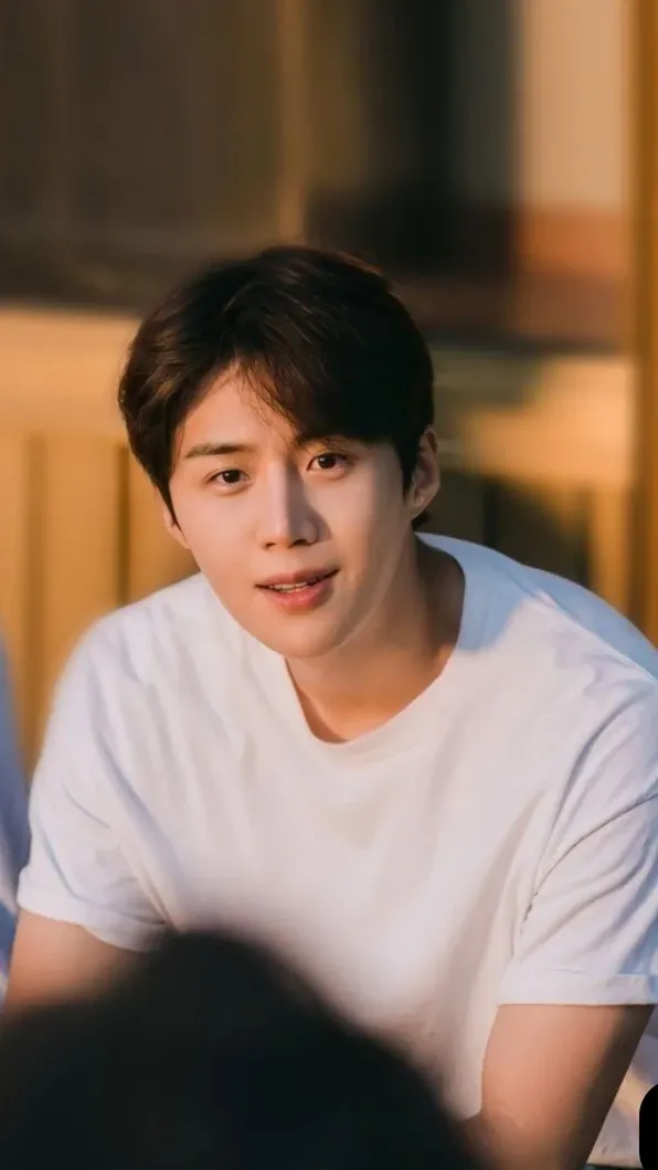 Behind-the-scenes cut of Kim Seonho