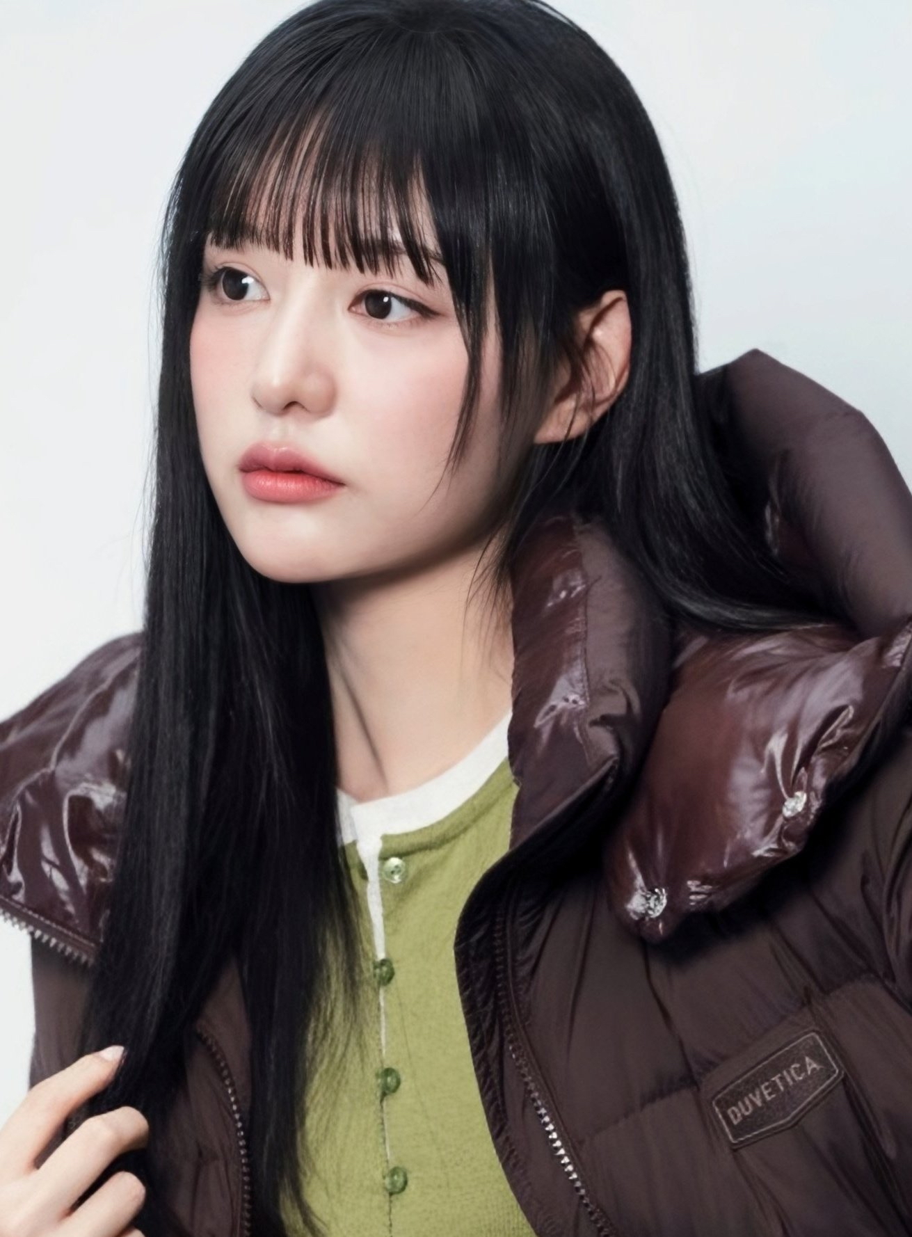 Behind-the-scenes cut of Kim Jiwon