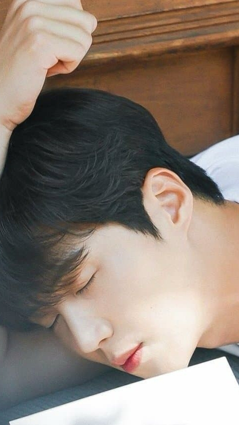 Emotional wallpaper shared by fans for Kim Seonho