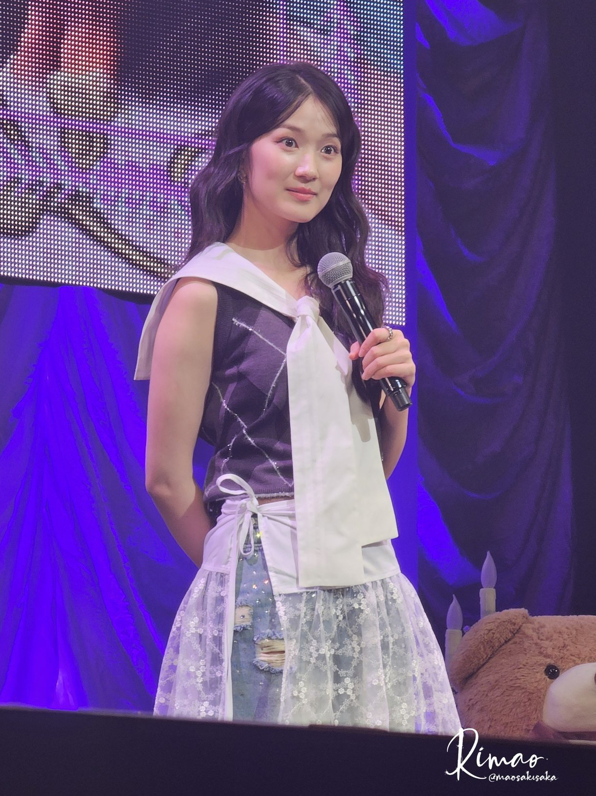 Behind-the-scenes cut of Kim Hyeyoon