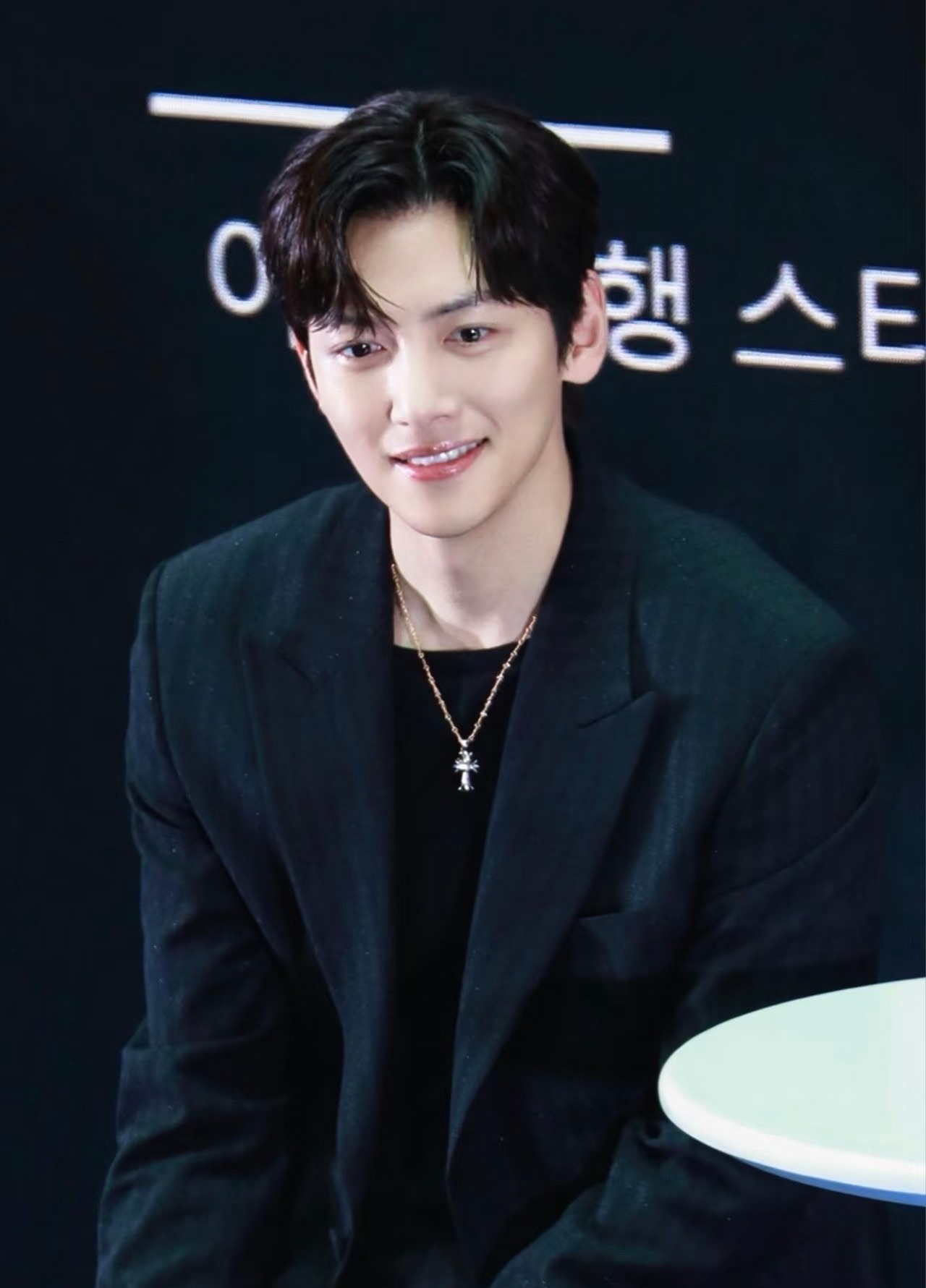 粉丝拍下的池昌旭瞬间