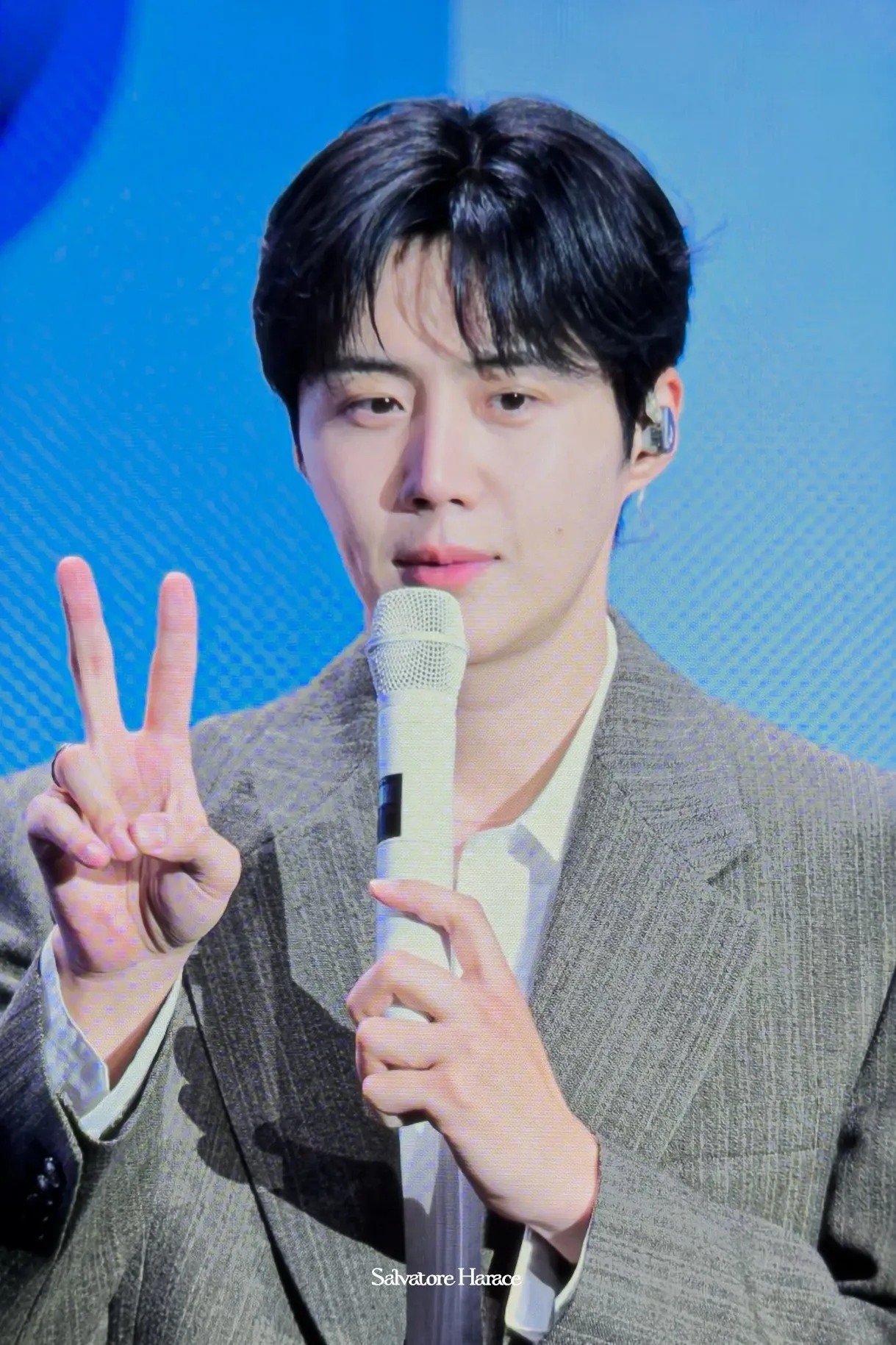 Behind-the-scenes cut of Kim Seonho