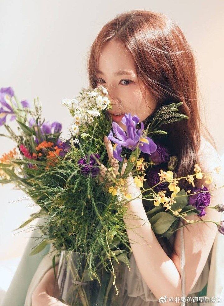 Foto terbaru dari Park Minyoung