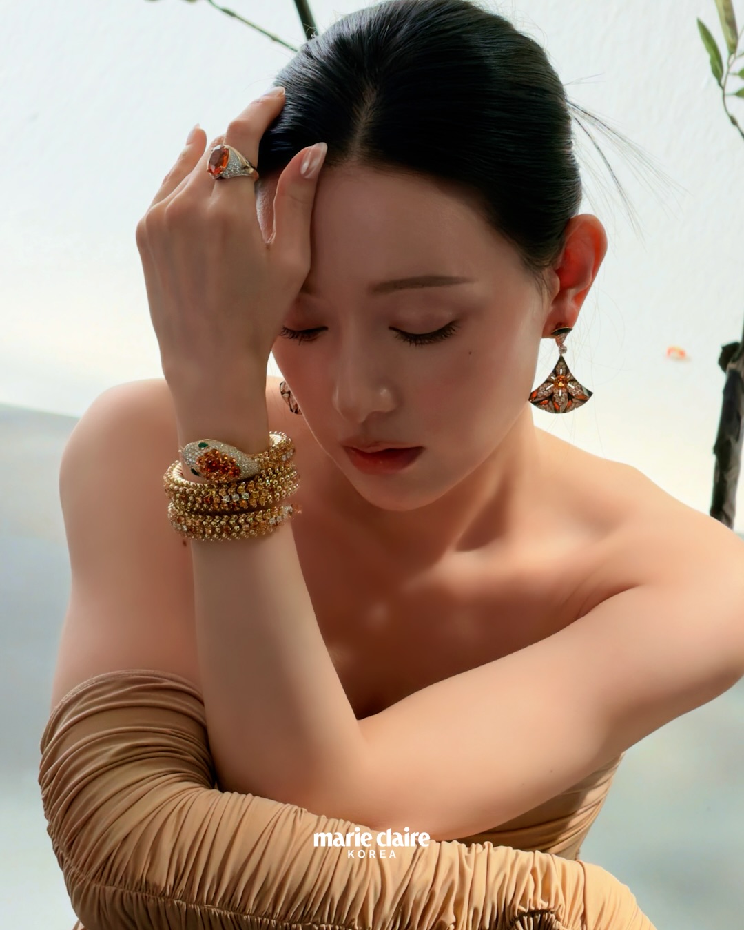 Behind-the-scenes cut of Kim Jiwon