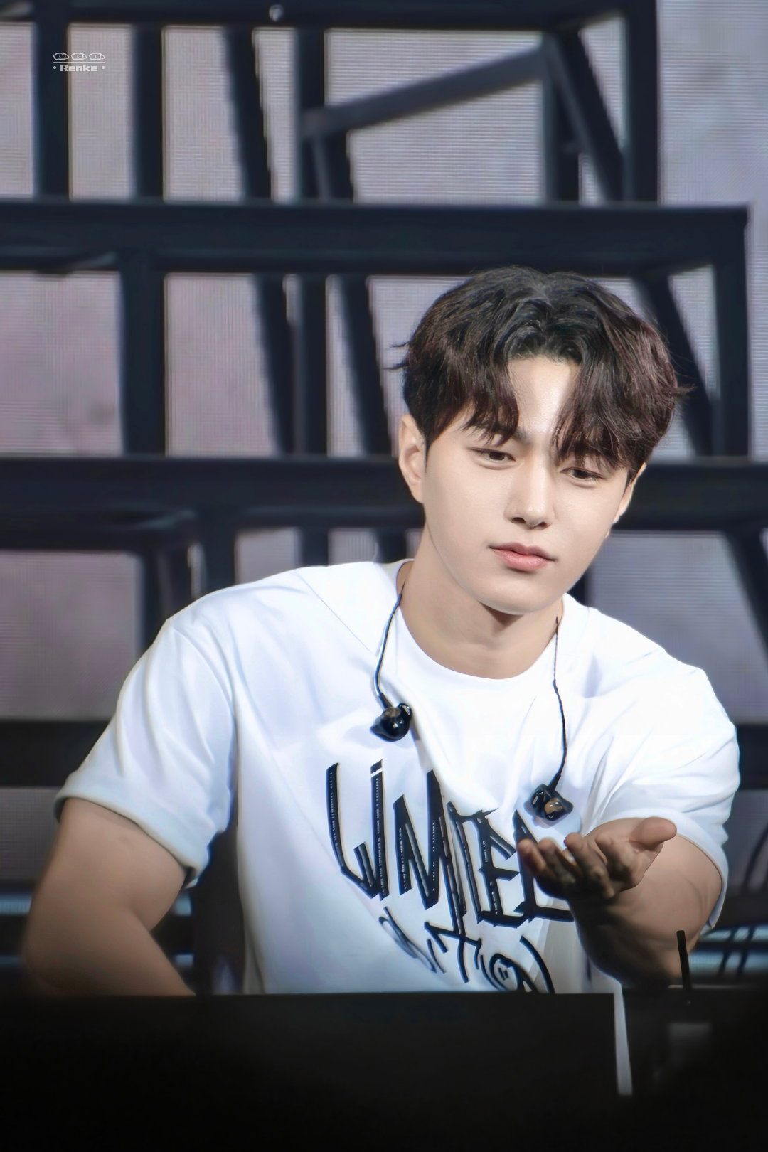 Latest photo of Kim Myungsoo (L)