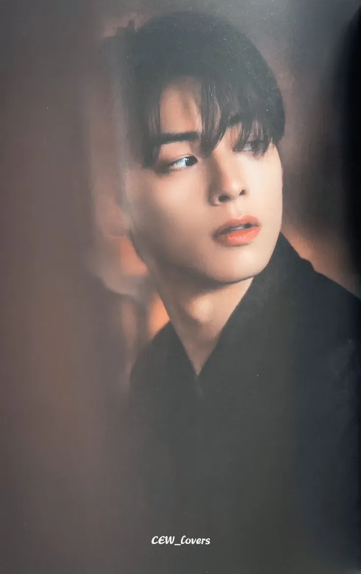 Recent activity shot of Cha Eunwoo