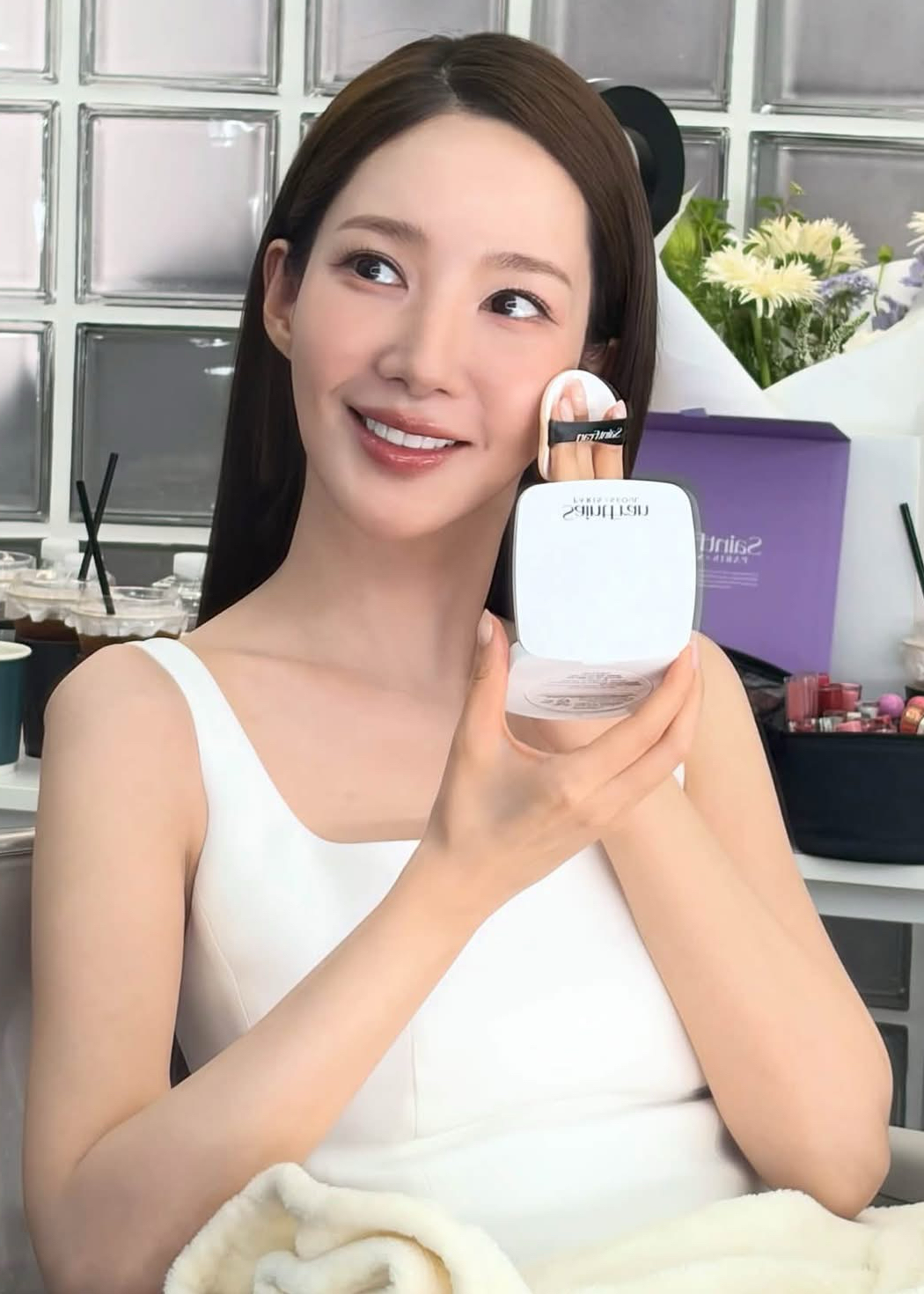 Behind-the-scenes cut of Park Minyoung