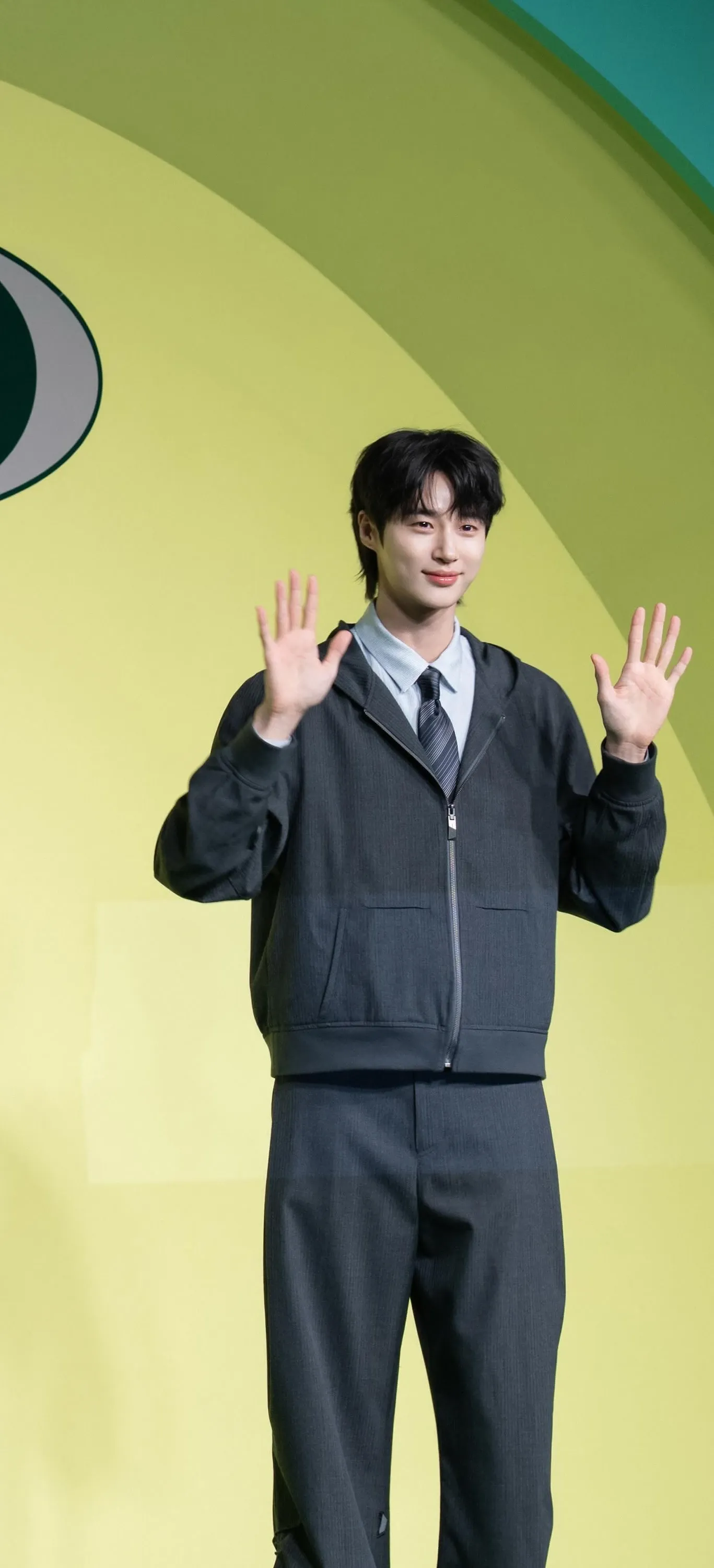 Emotional wallpaper shared by fans for Byeon Wooseok