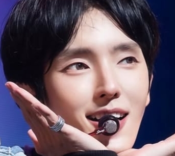 Behind-the-scenes cut of Lee Joongi