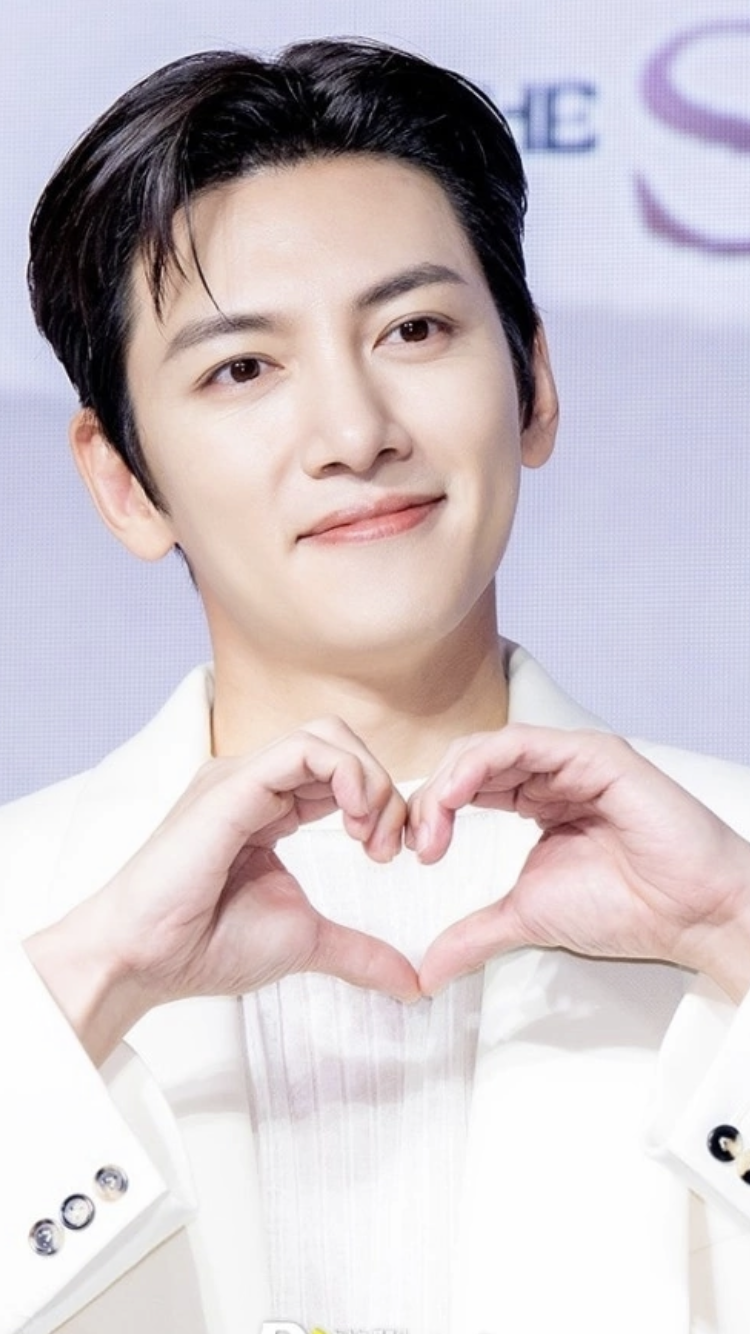 Behind-the-scenes cut of Ji Changwook