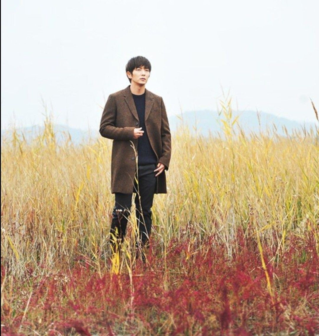 Behind-the-scenes cut of Lee Joongi