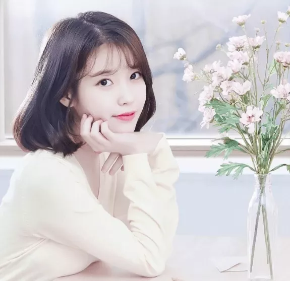 Behind-the-scenes cut of IU