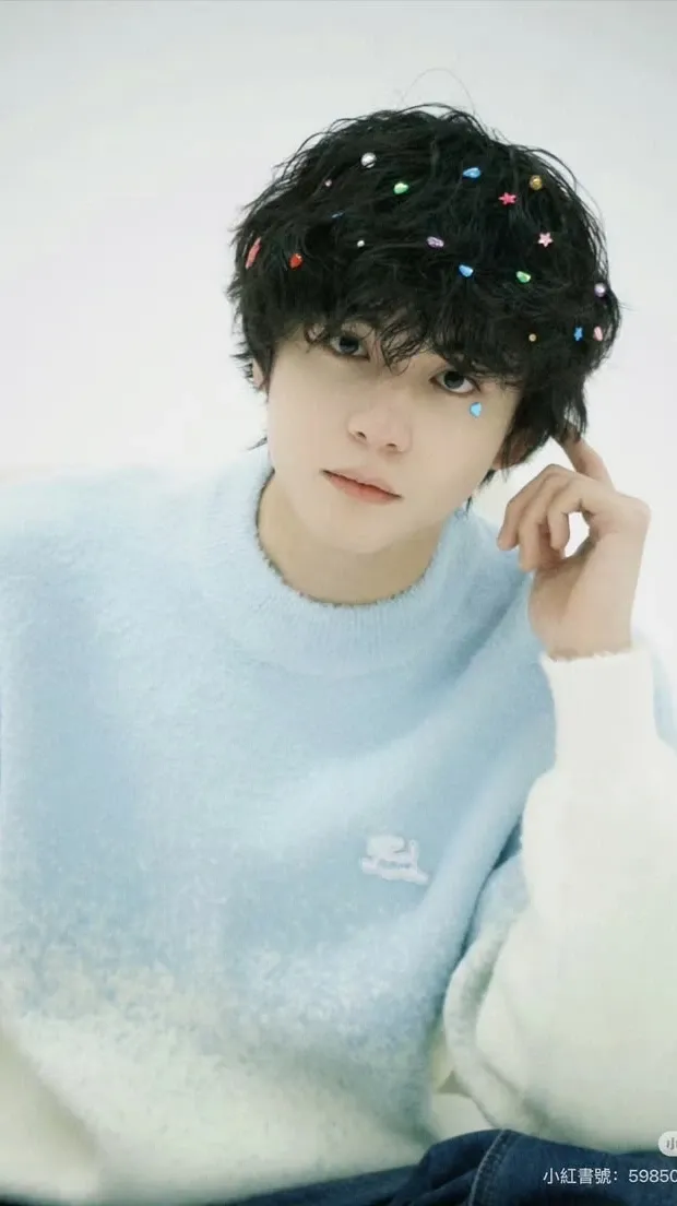 Emotional wallpaper shared by fans for Lyu Sitong