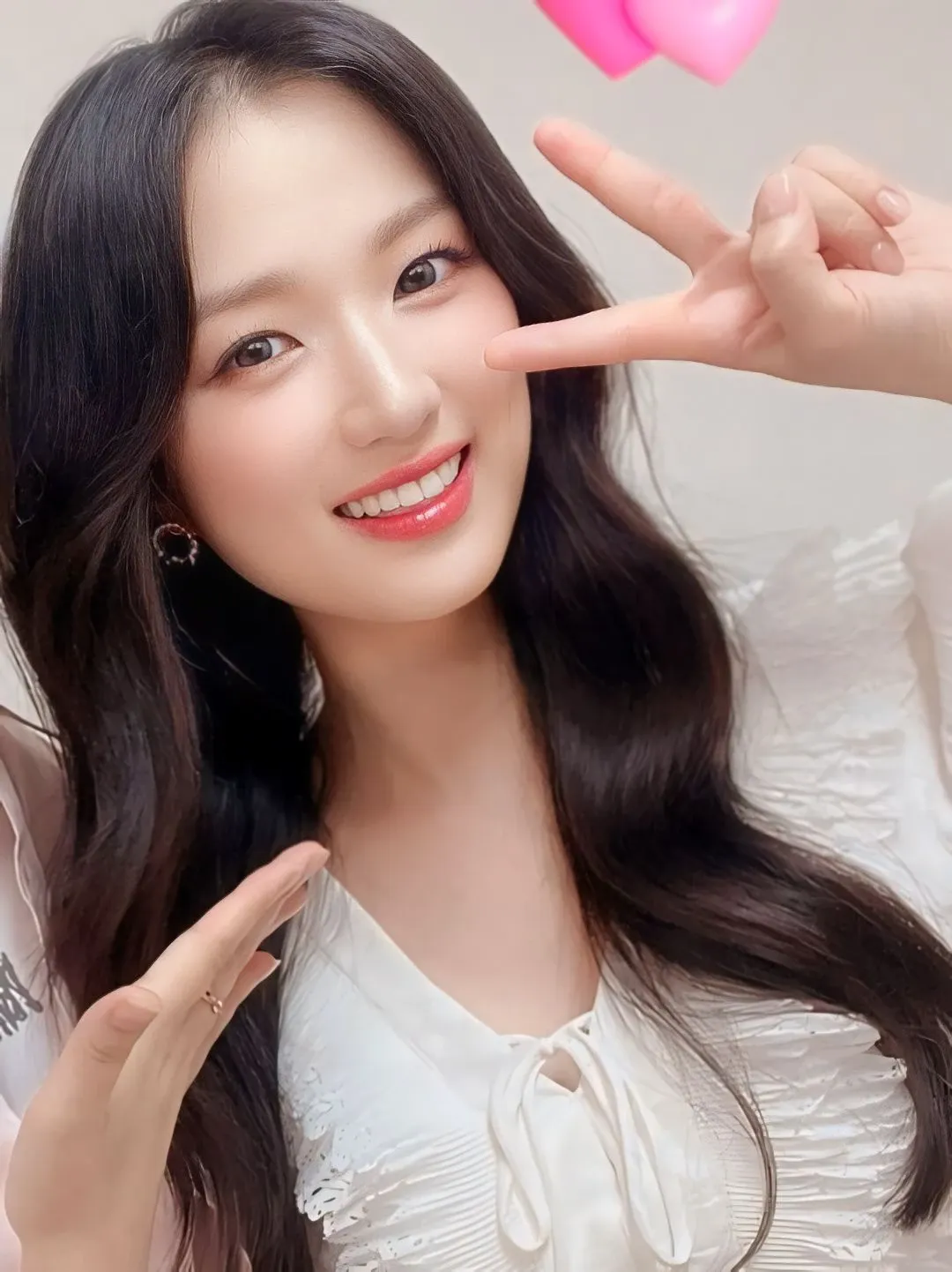 Behind-the-scenes cut of Kim Hyeyoon