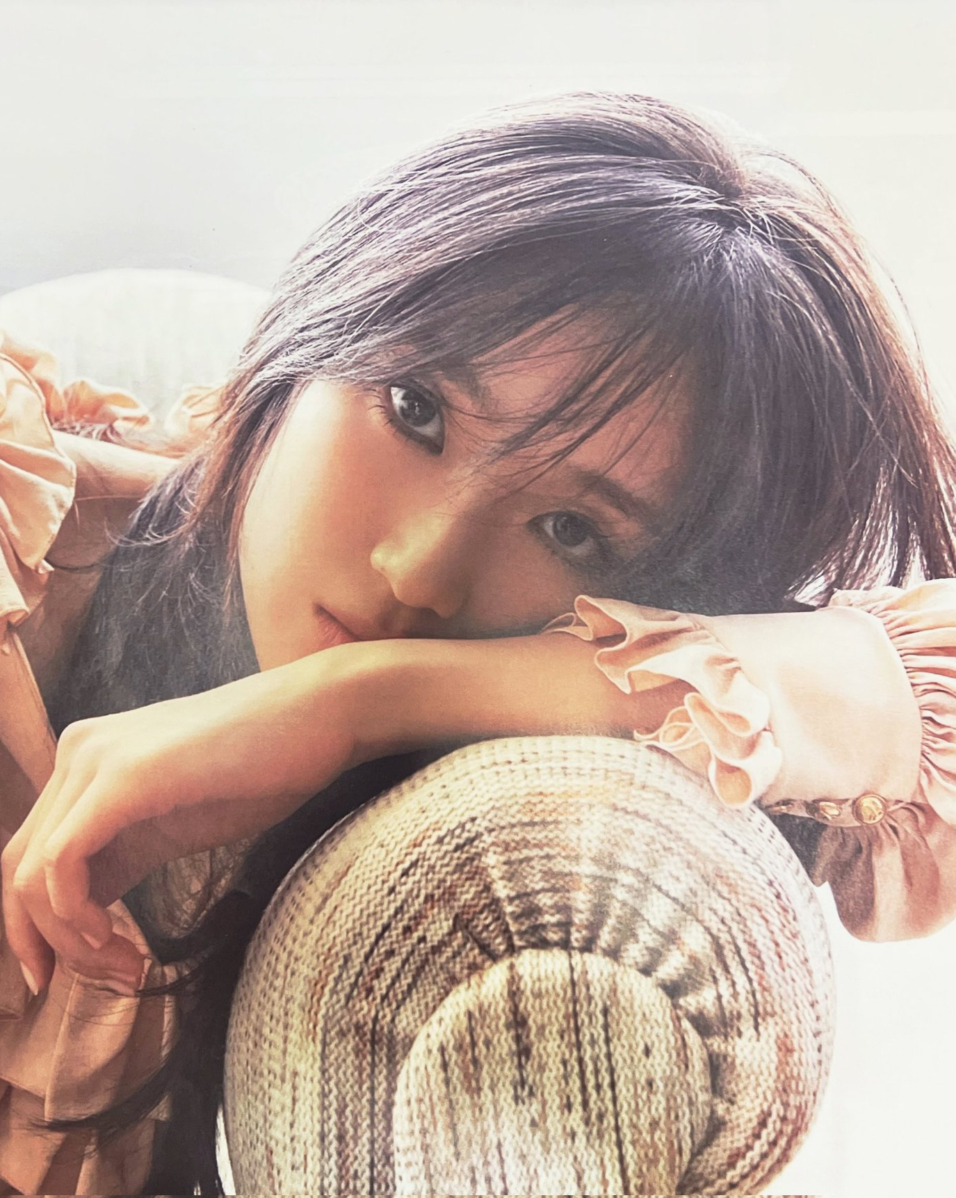 Behind-the-scenes cut of Kim Hyeyoon