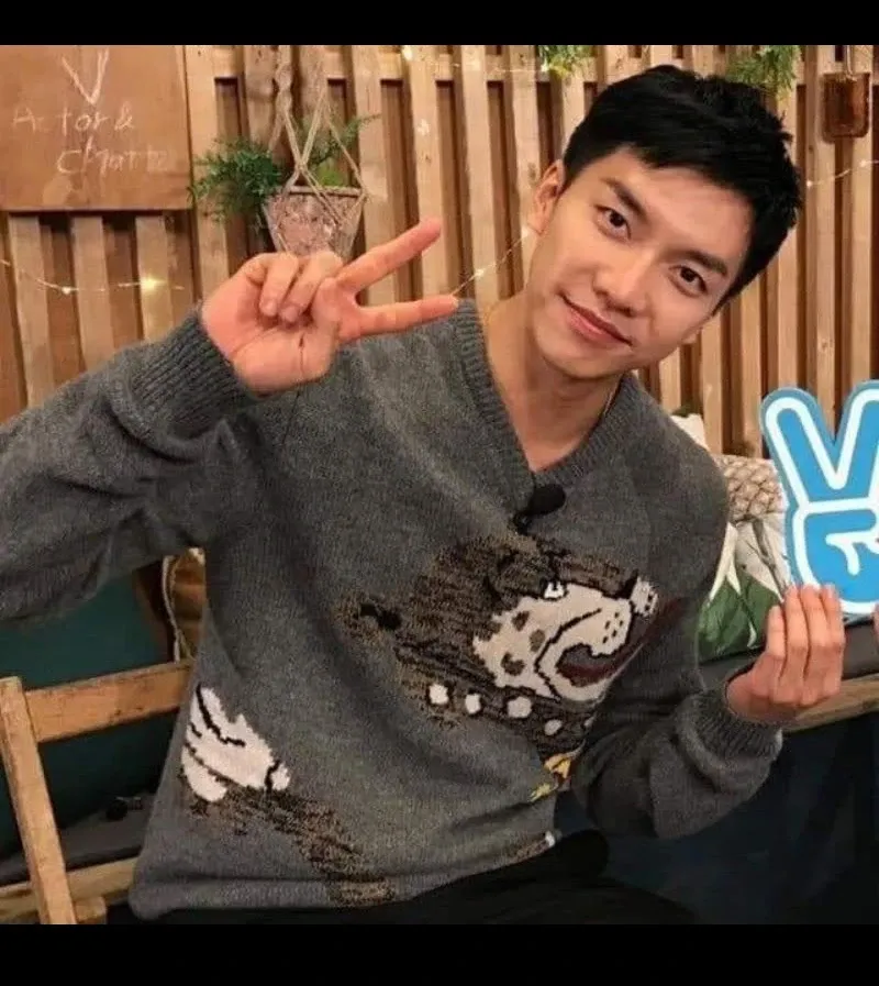 Latest photo of Lee Seunggi