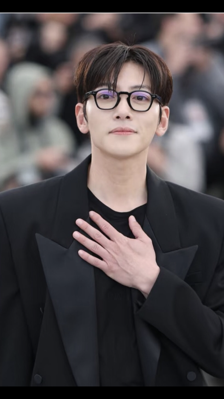 지창욱를 위해 팬들이 공유한 감성 배경화면