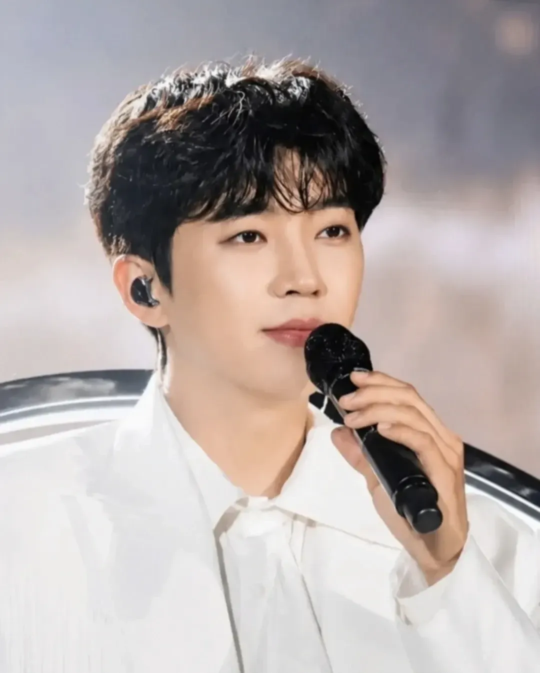 Behind-the-scenes cut of Lim Youngwoong