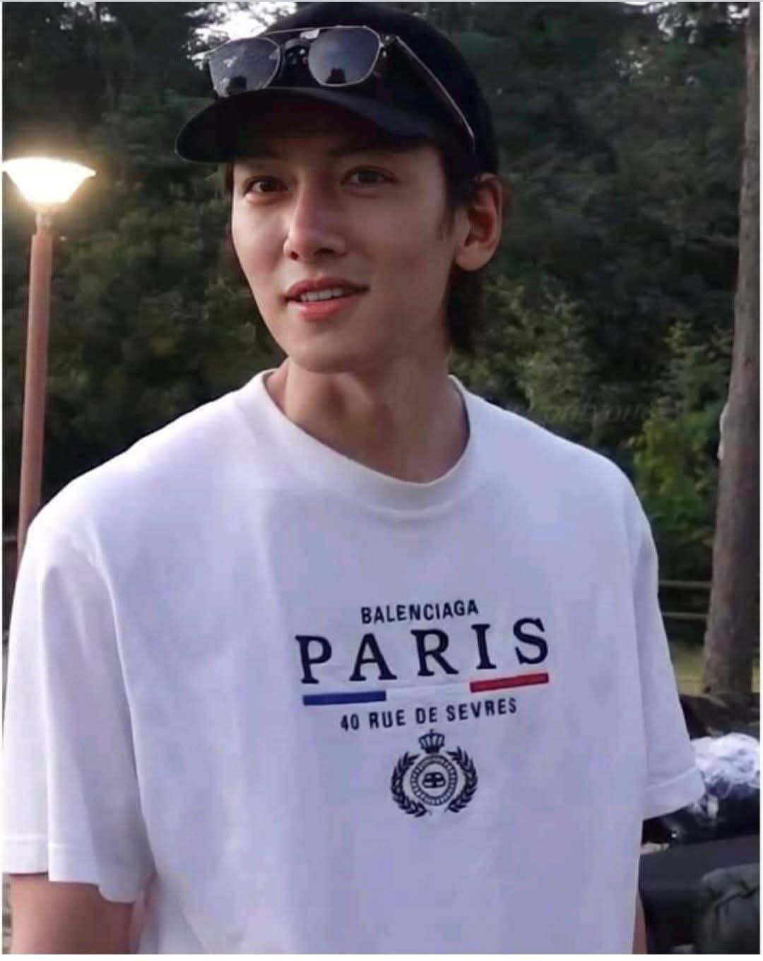 粉絲拍下的池昌旭瞬間