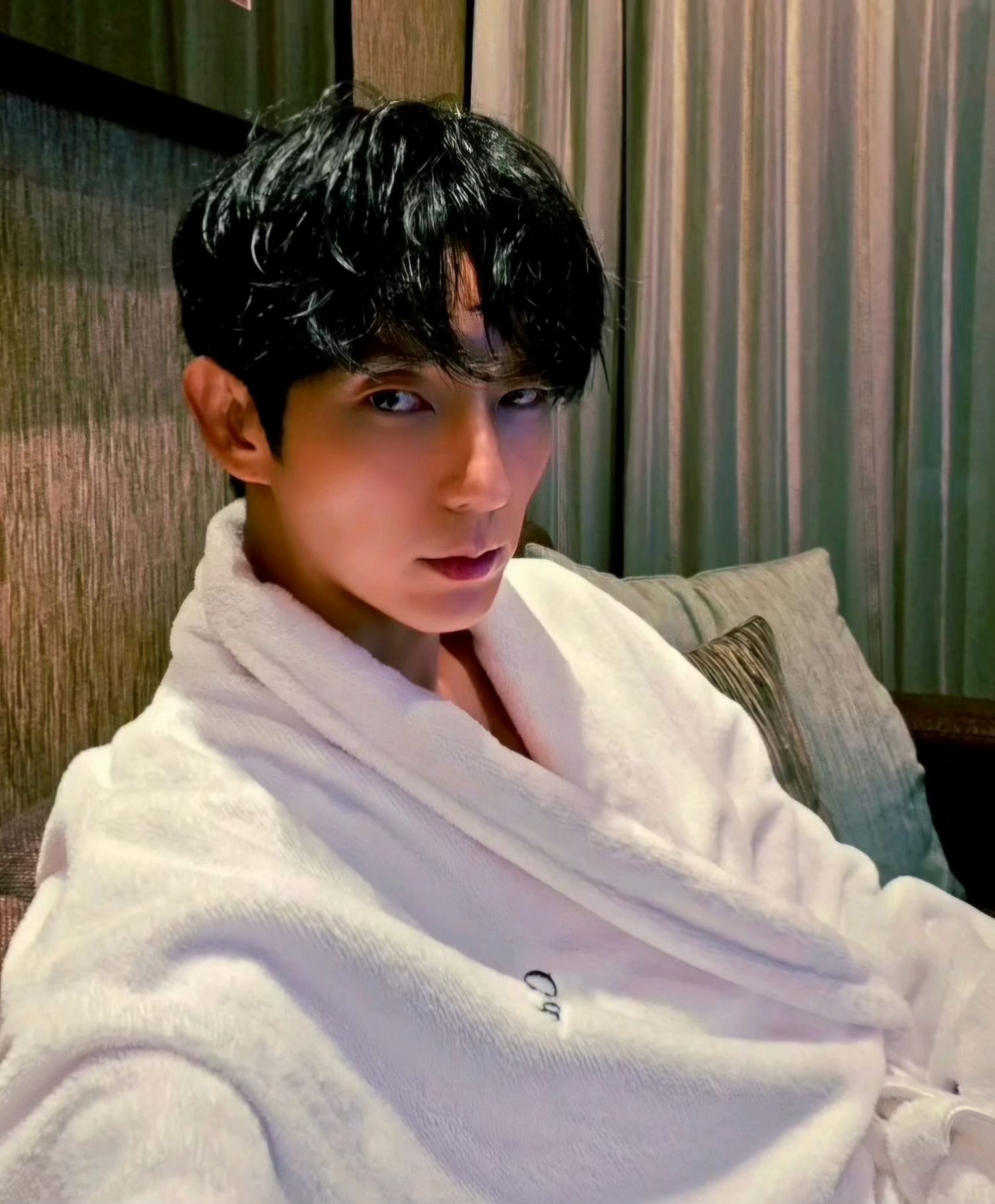 Behind-the-scenes cut of Lee Joongi