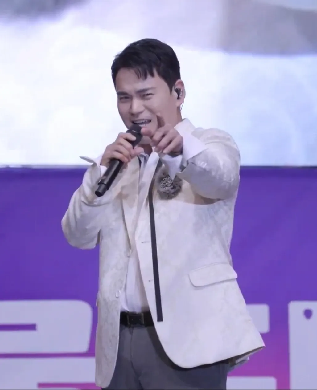 Behind-the-scenes cut of Cheonrokdam