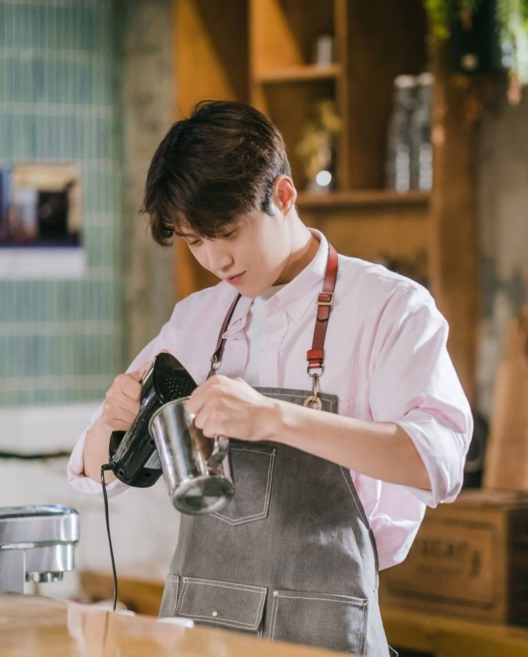 粉丝拍下的金宣虎瞬间