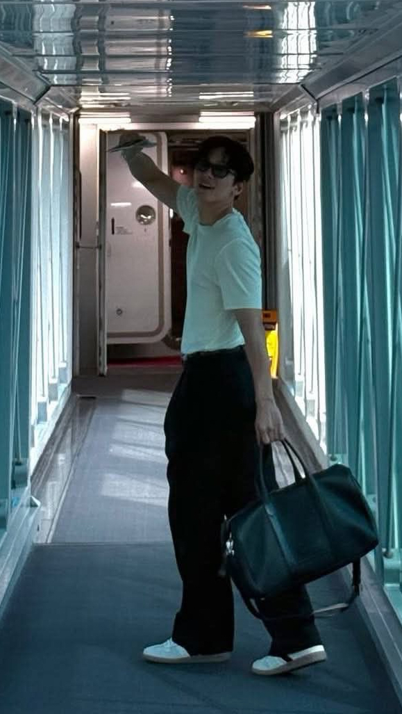 Behind-the-scenes cut of Ji Changwook