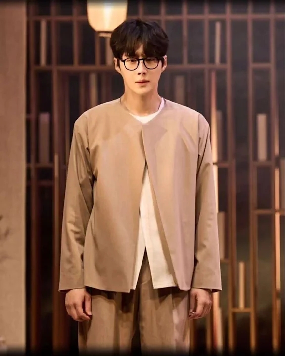 Behind-the-scenes cut of Kim Seonho