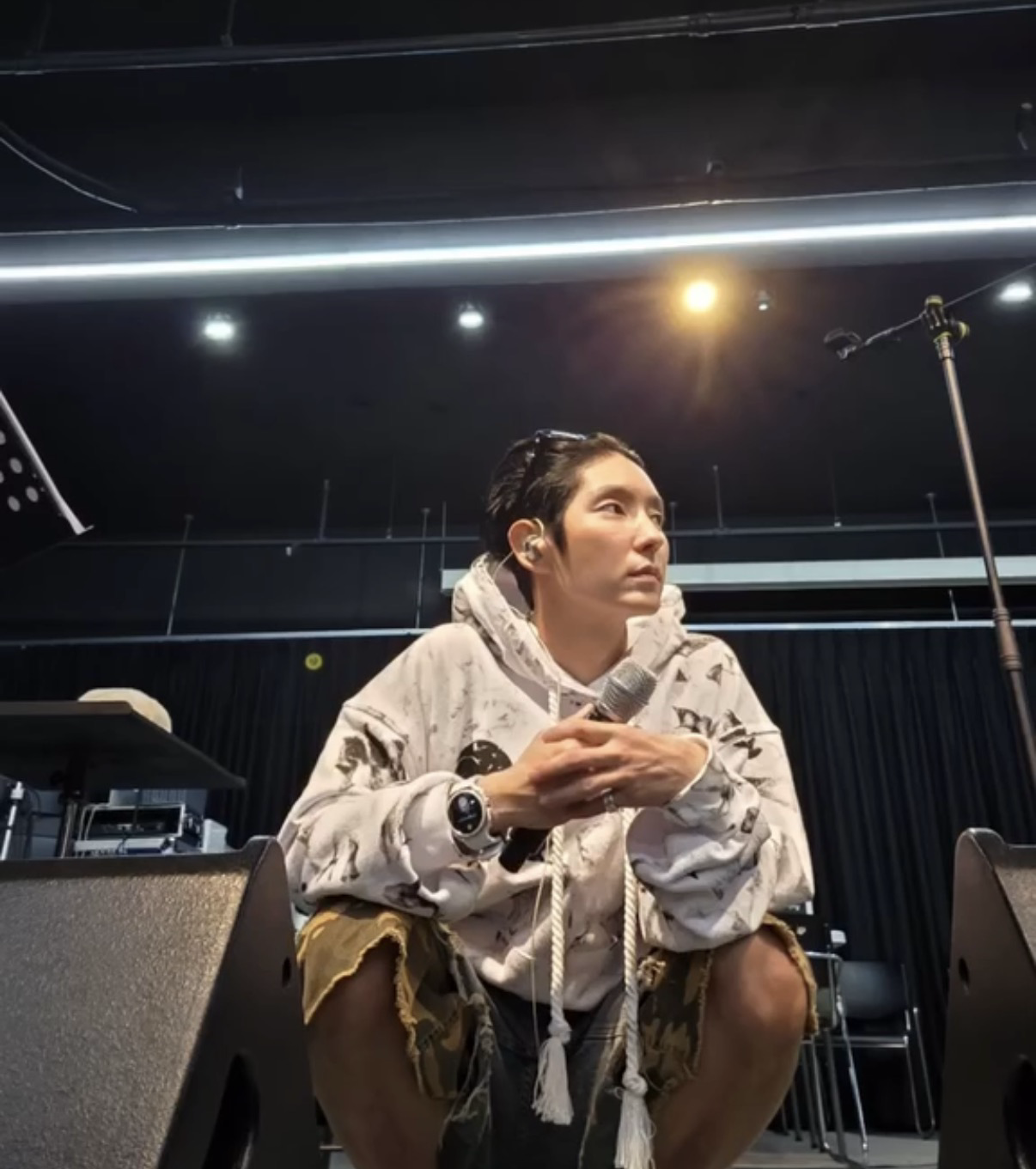 A moment captured by a fan of Lee Joongi