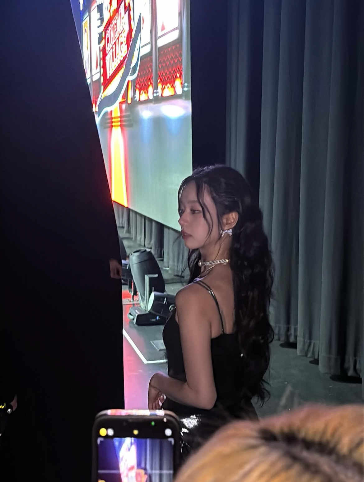 Behind-the-scenes cut of Hyeri