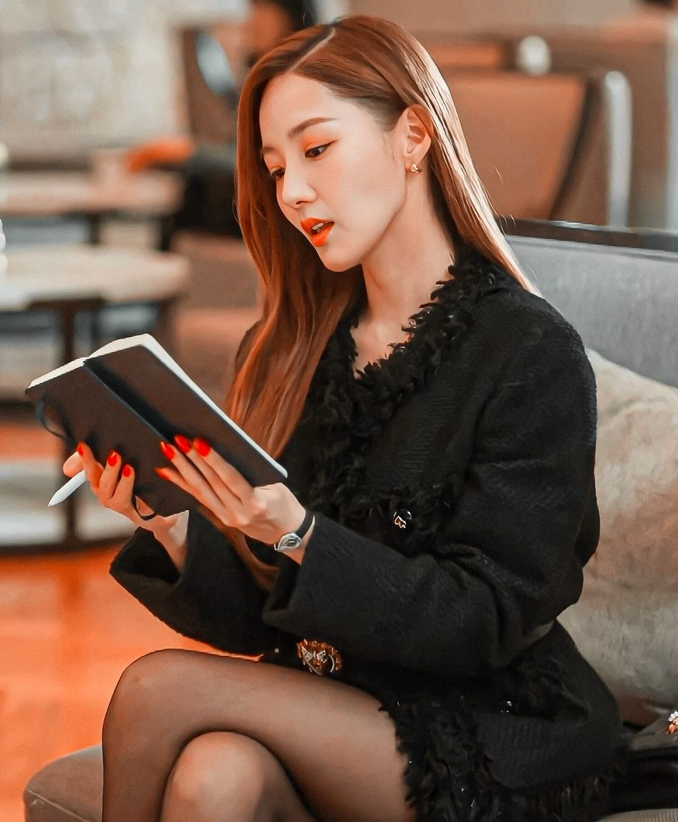 Behind-the-scenes cut of Park Minyoung
