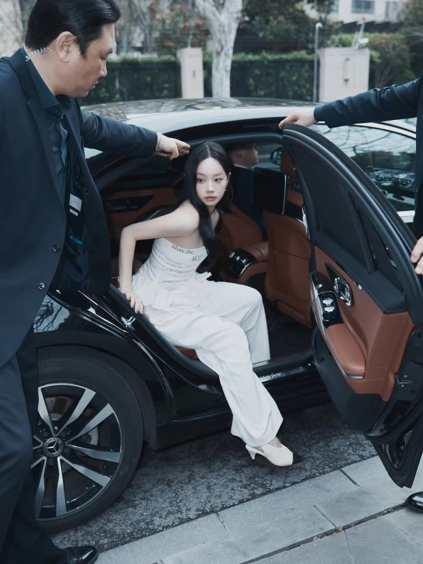 Behind-the-scenes cut of Hyeri