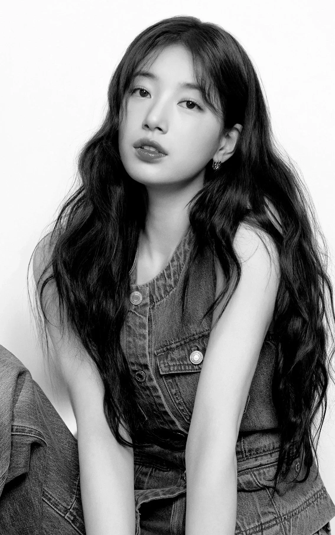 Behind-the-scenes cut of Bae Suzy