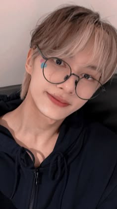 最爱偶像名人粉丝团推荐的文俊辉背景图片