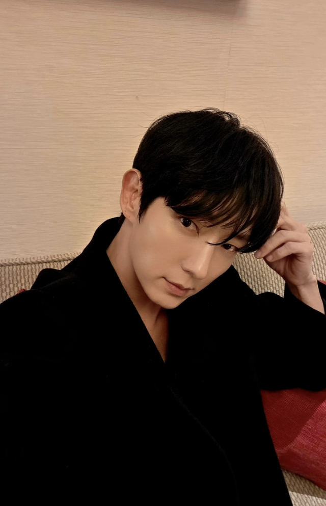 Behind-the-scenes cut of Lee Joongi