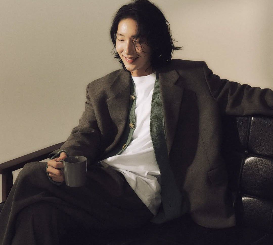 Behind-the-scenes cut of Lee Joongi