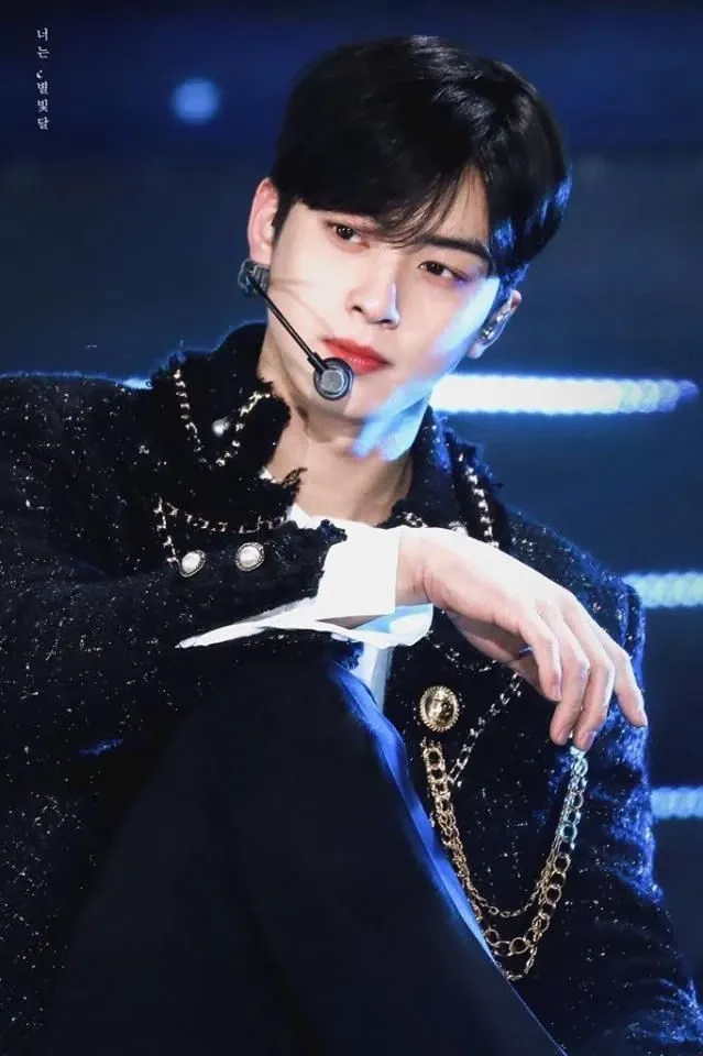 Recent activity shot of Cha Eunwoo