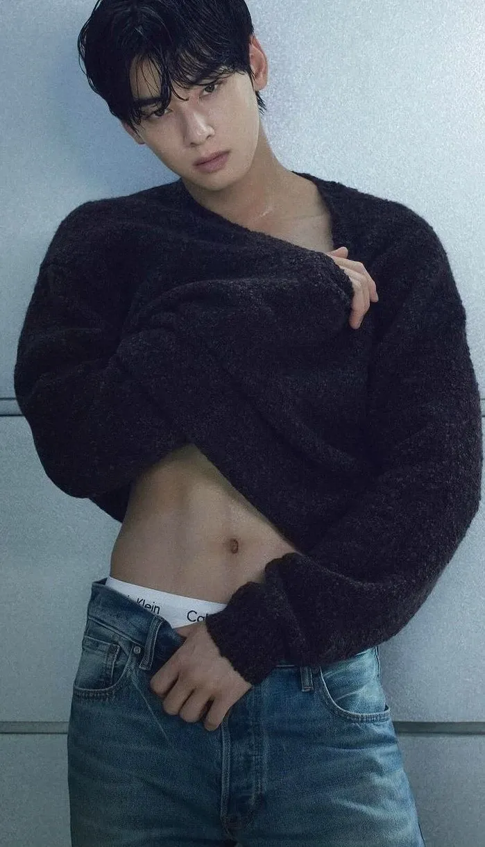 Behind-the-scenes cut of Cha Eunwoo