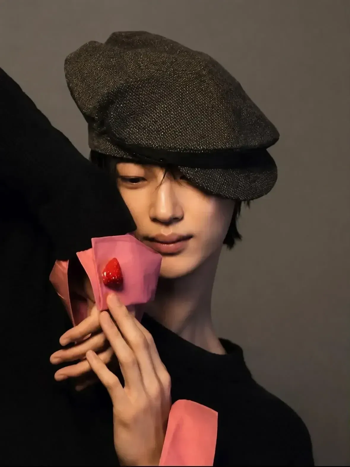 Behind-the-scenes cut of Byeon Wooseok