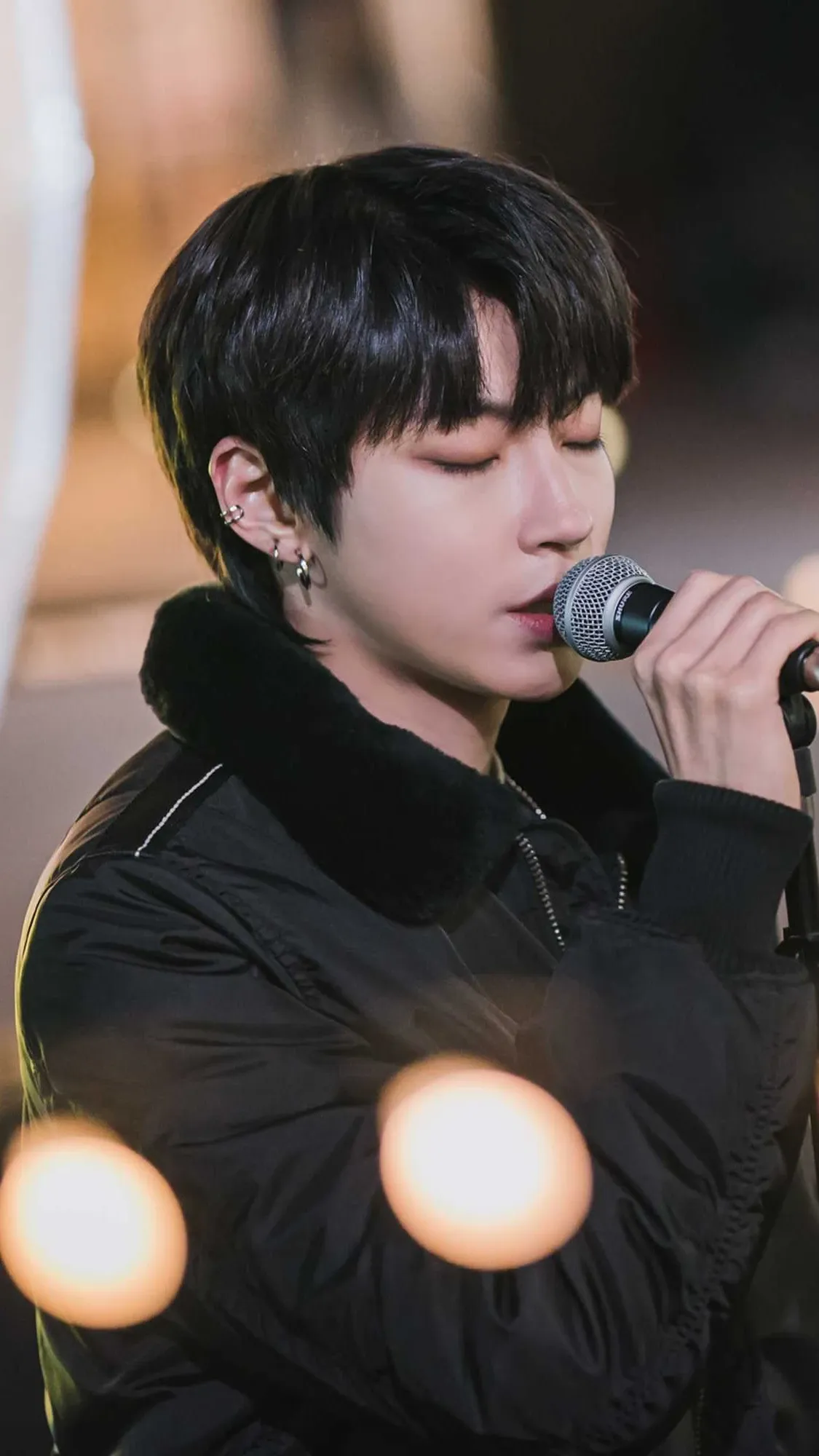 Emotional wallpaper shared by fans for Hwang Inyoup