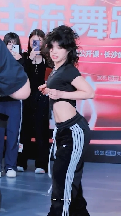 Behind-the-scenes cut of Aiki