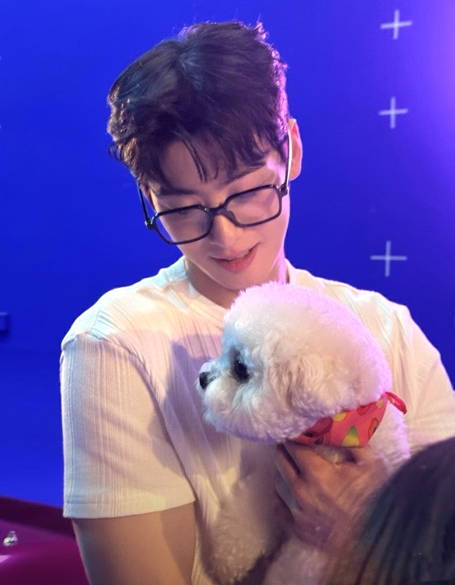 Latest photo of Cha Eunwoo