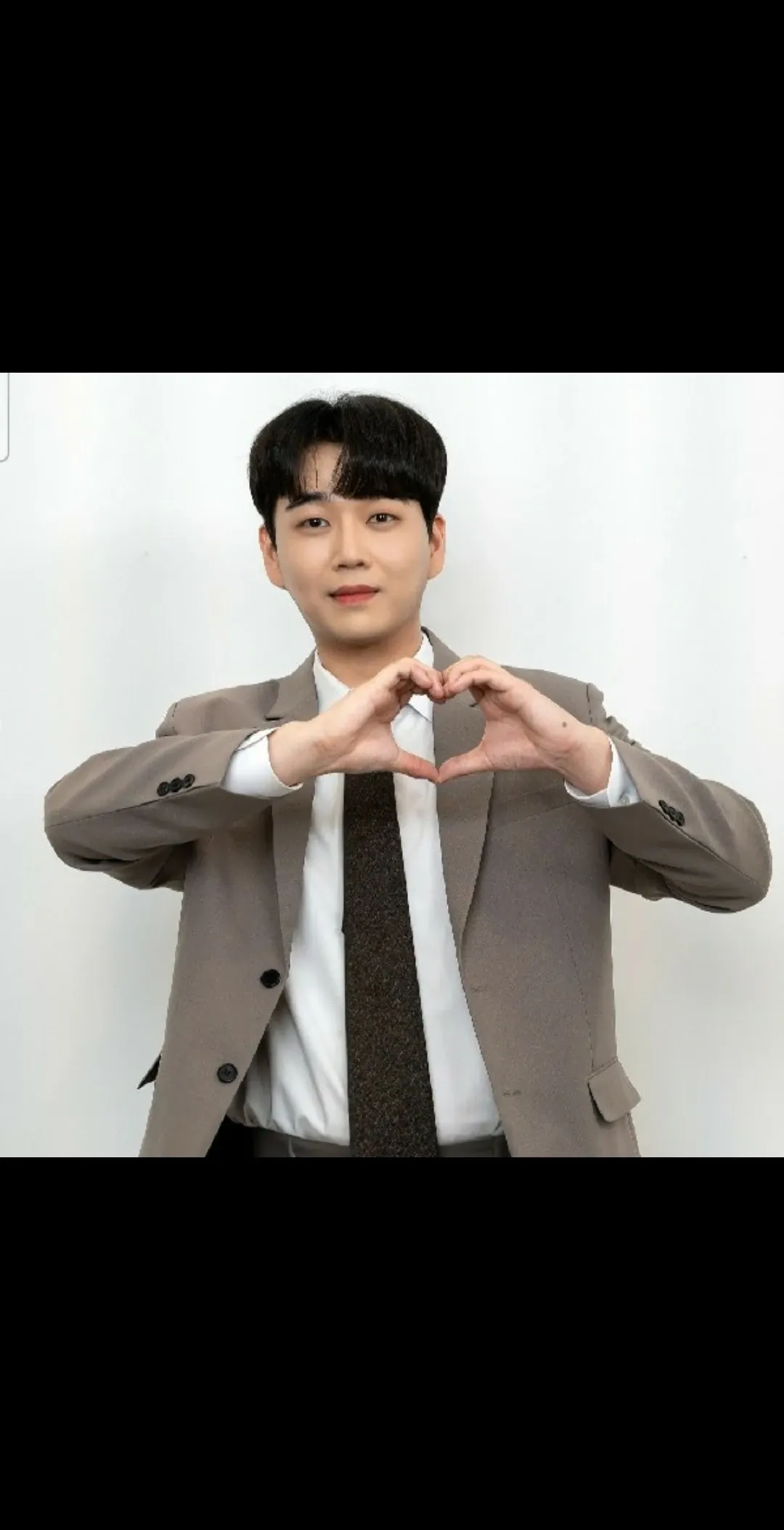 황영웅 커뮤니티에서 인기있는 오늘의 배경화면