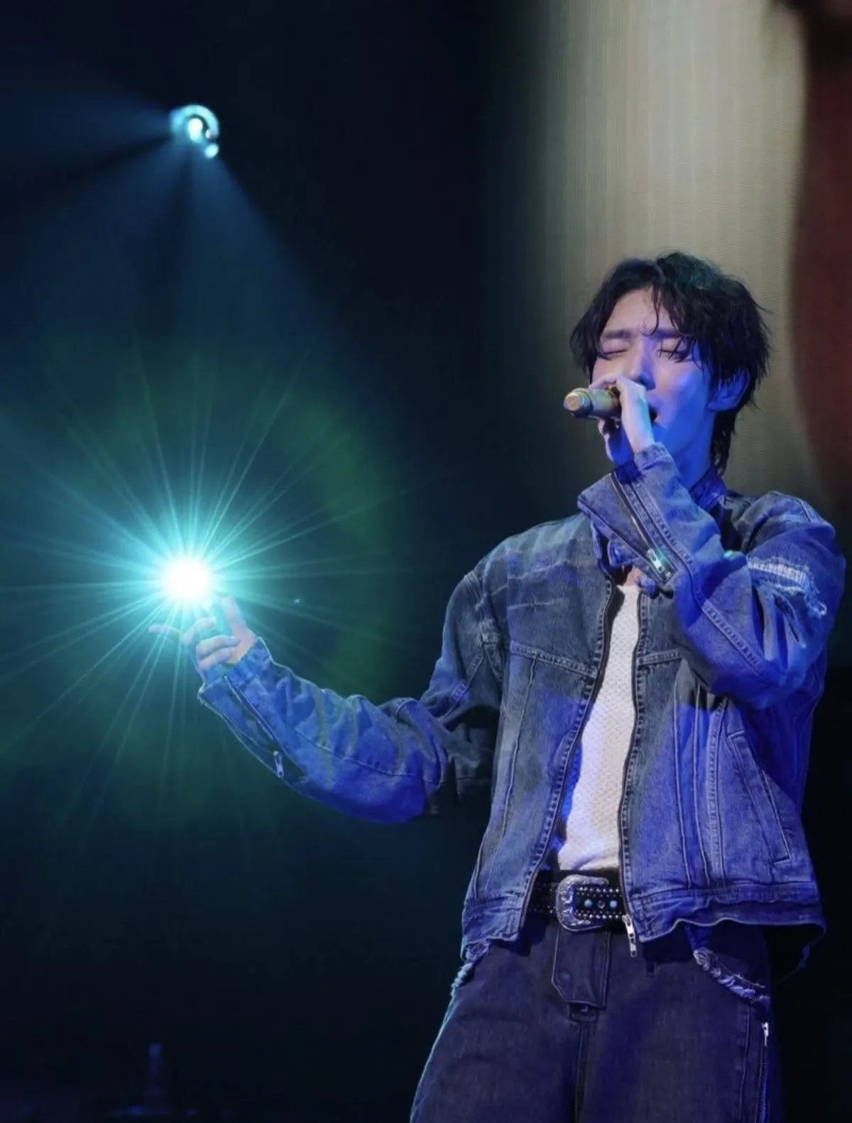 Behind-the-scenes cut of Lee Joongi
