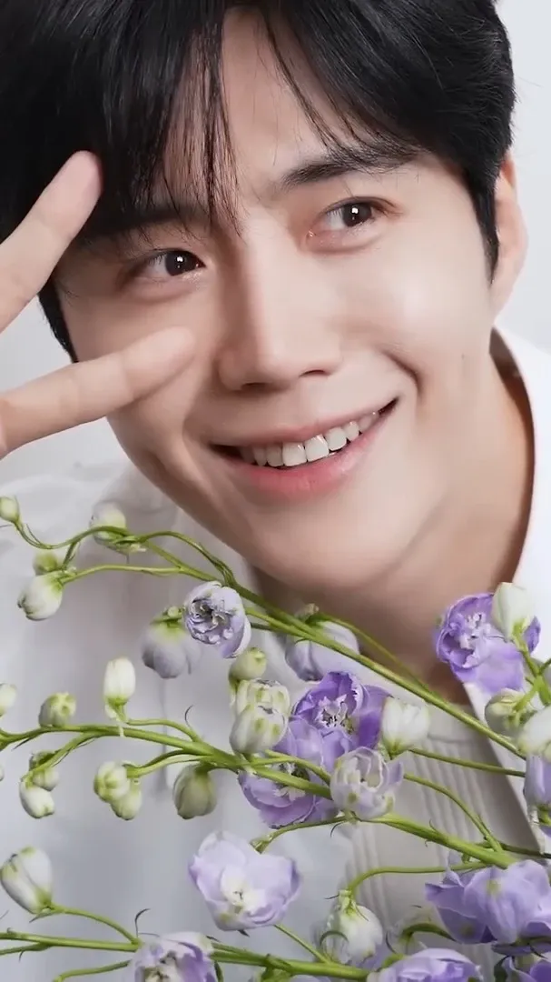 Latest photo of Kim Seonho