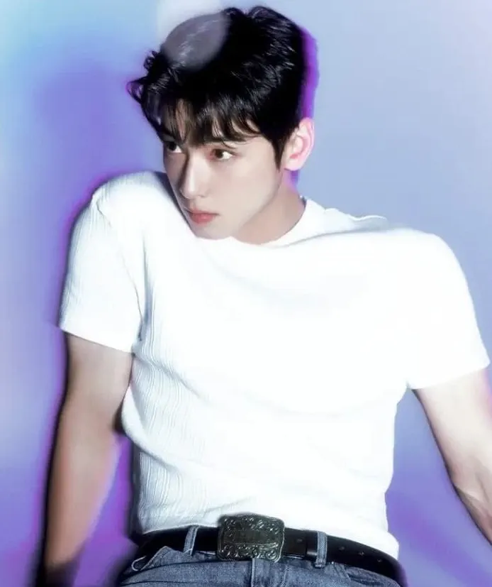 Latest photo of Cha Eunwoo