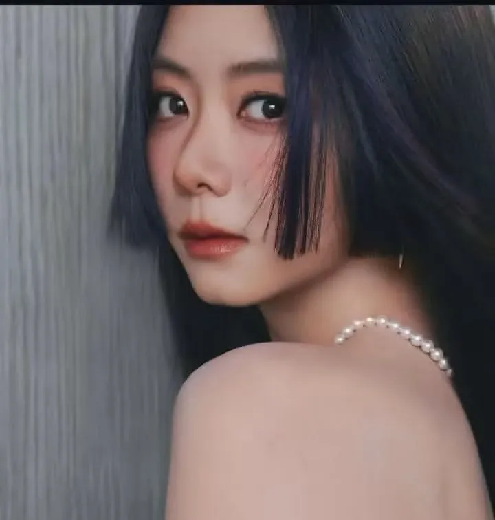 Behind-the-scenes cut of Tan Song Yun